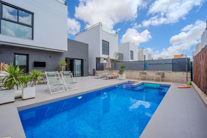 Image No.9-2 Bed House for sale