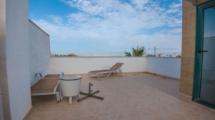 Image No.26-3 Bed House for sale