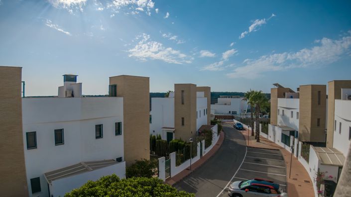 Image No.35-3 Bed House for sale