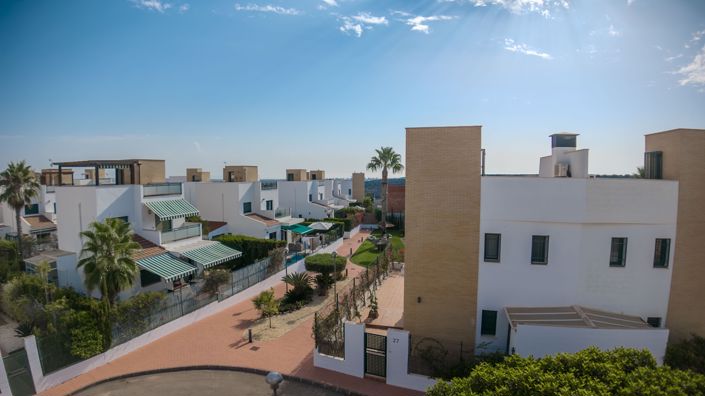 Image No.41-3 Bed House for sale
