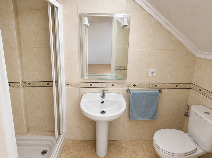 Image No.9-3 Bed Townhouse for sale