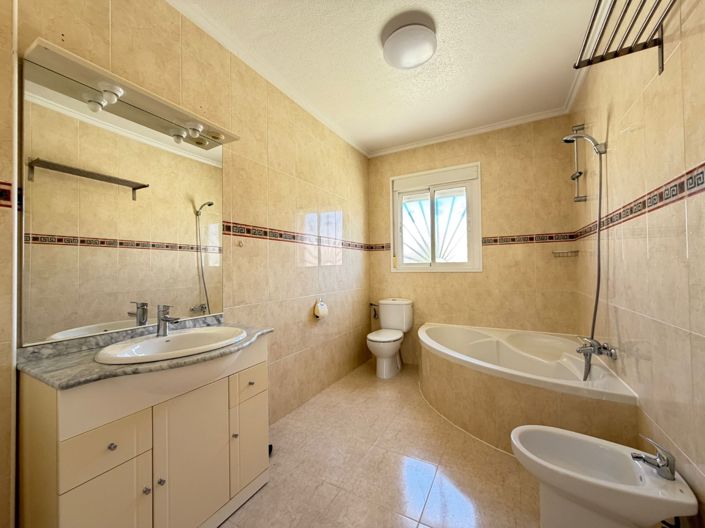 Image No.19-3 Bed Townhouse for sale