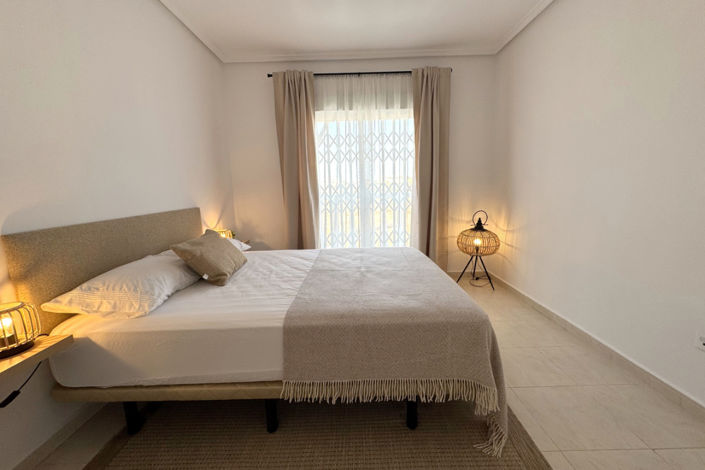 Image No.10-3 Bed House for sale