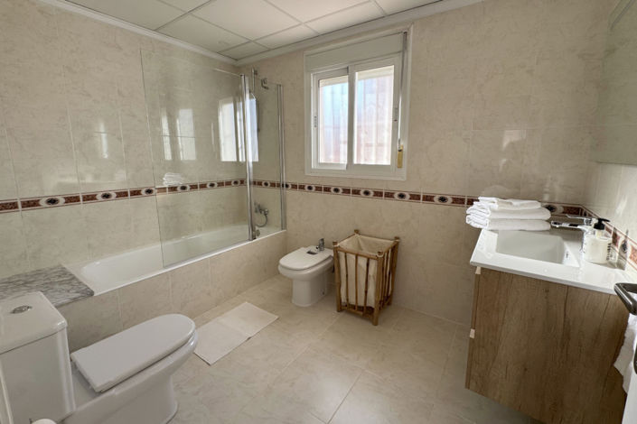 Image No.15-3 Bed House for sale