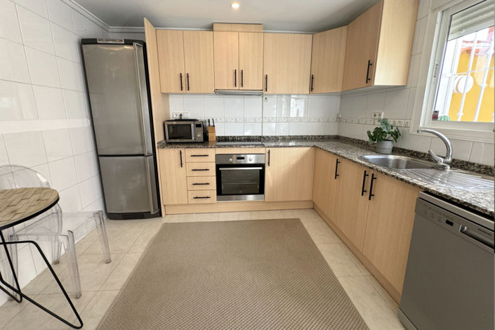Image No.18-3 Bed House for sale