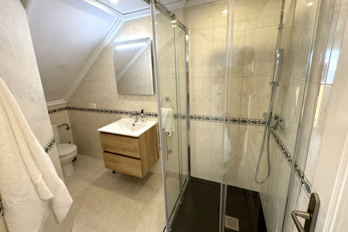 Image No.19-3 Bed House for sale