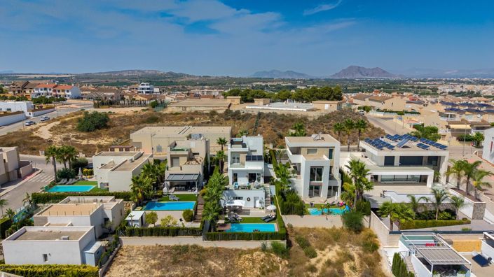 Image No.24-4 Bed Villa for sale