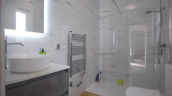 Image No.10-2 Bed House for sale
