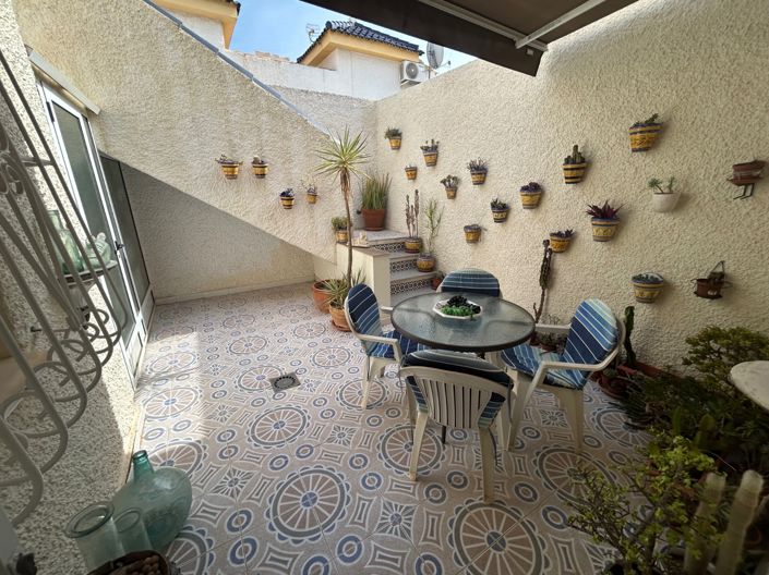Image No.12-2 Bed House for sale