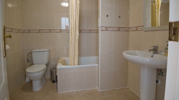 Image No.21-3 Bed House for sale