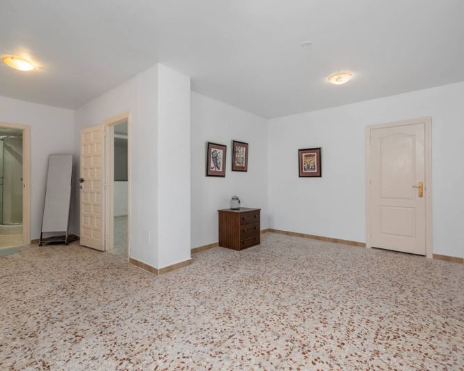 Image No.14-4 Bed Villa for sale