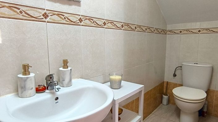 Image No.21-3 Bed House for sale