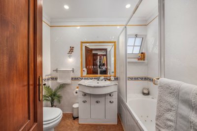 2419-152830-d4a7072701644bd18f6c9ffe77b802fa4