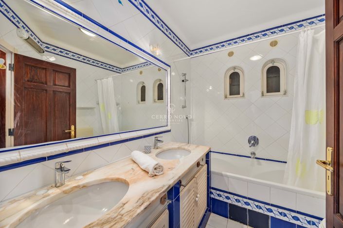 Image No.5-5 Bed Villa for sale