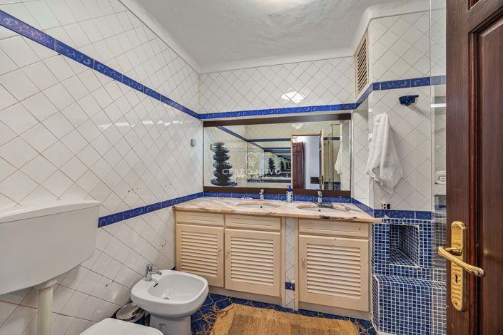 Image No.33-5 Bed Villa for sale