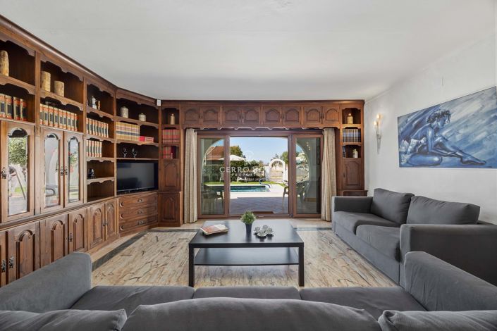 Image No.2-5 Bed Villa for sale