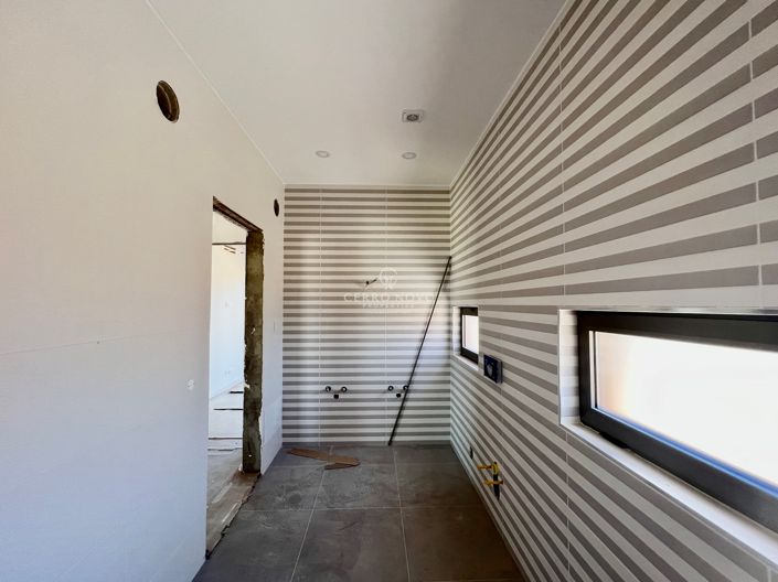 Image No.15-4 Bed Villa for sale