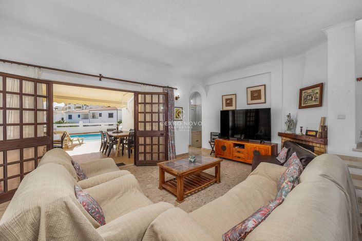 Image No.2-5 Bed Villa for sale