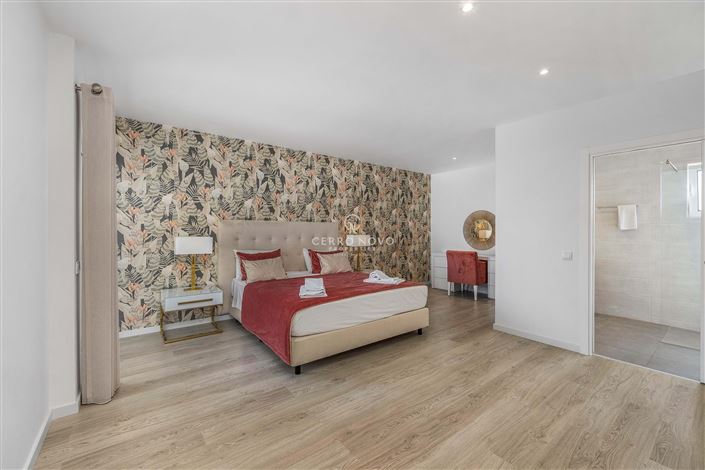 Image No.2-7 Bed Villa for sale