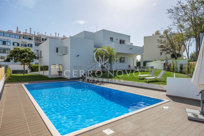 Image No.4-7 Bed Villa for sale