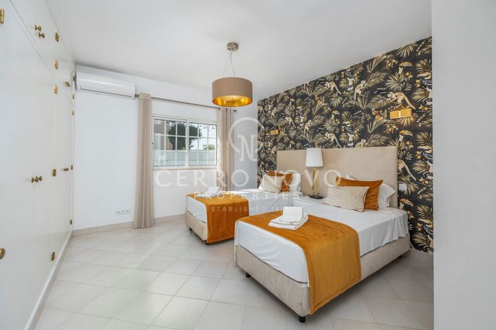 Image No.5-7 Bed Villa for sale