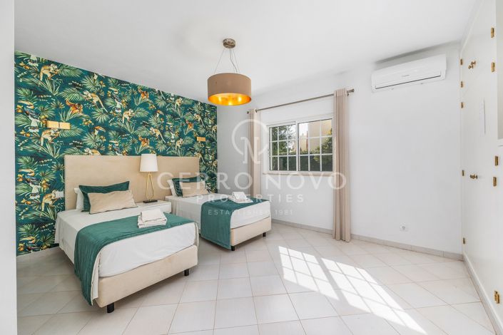 Image No.8-7 Bed Villa for sale