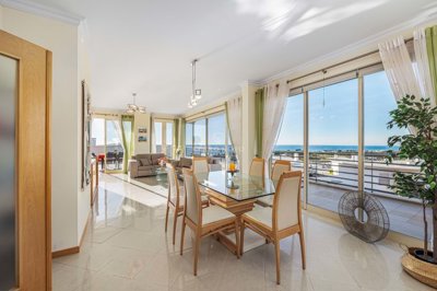 2419-246110-d4a7072701644bd18f6c9ffe77b802fa4