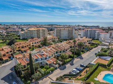 2419-253097-d4a7072701644bd18f6c9ffe77b802fa4