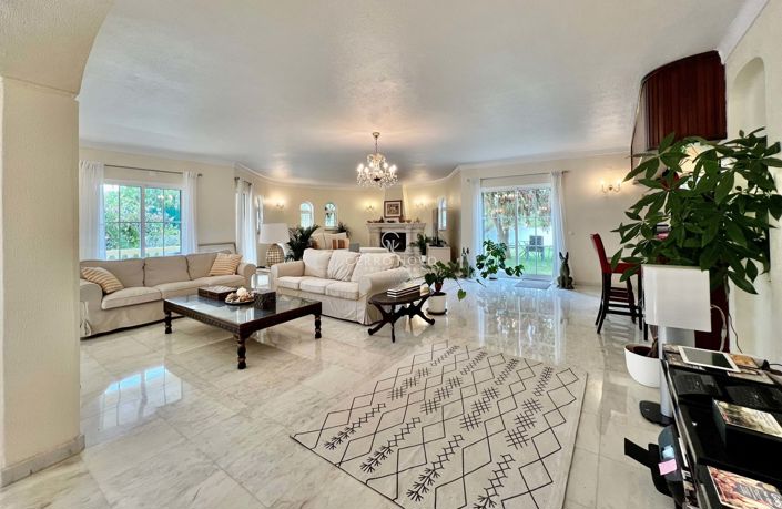 Image No.11-8 Bed Villa for sale