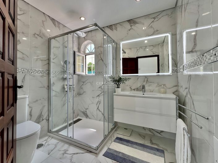 Image No.14-8 Bed Villa for sale