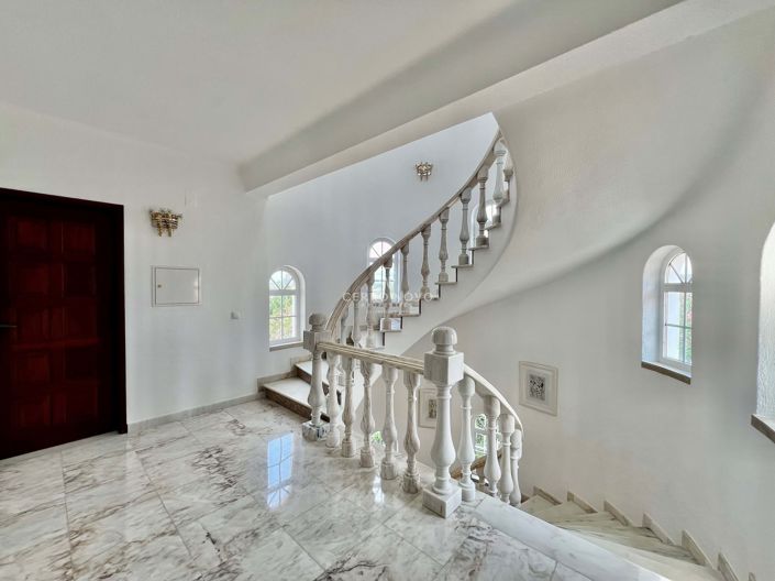 Image No.15-8 Bed Villa for sale