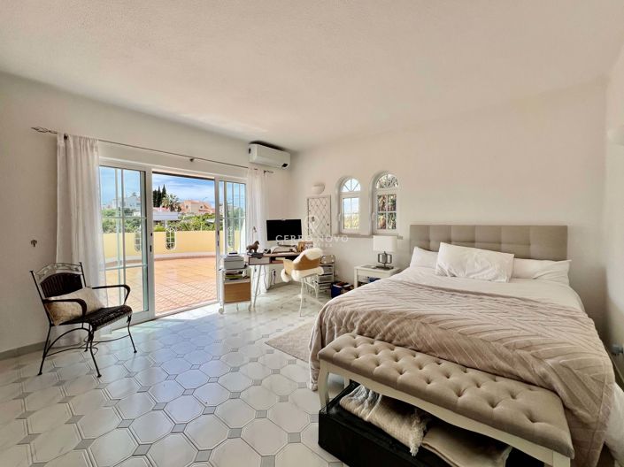 Image No.16-8 Bed Villa for sale