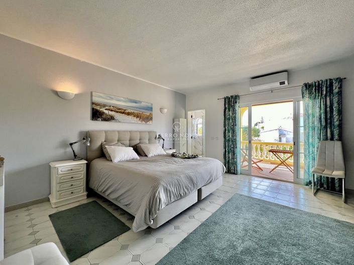 Image No.18-8 Bed Villa for sale