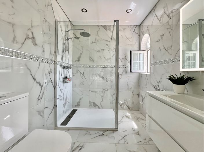 Image No.21-8 Bed Villa for sale