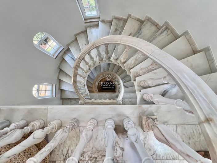 Image No.28-8 Bed Villa for sale