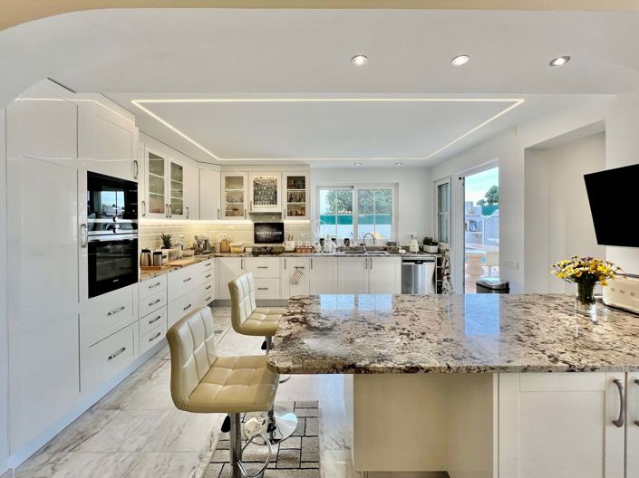 Image No.3-8 Bed Villa for sale