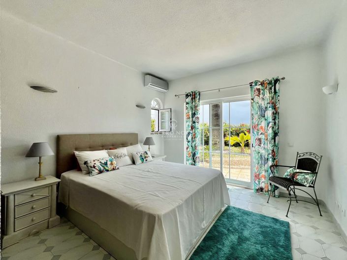 Image No.4-8 Bed Villa for sale