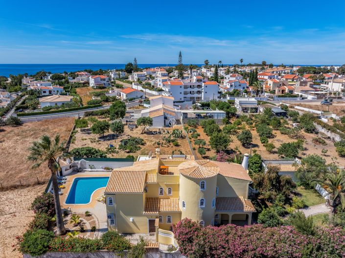 Image No.5-8 Bed Villa for sale