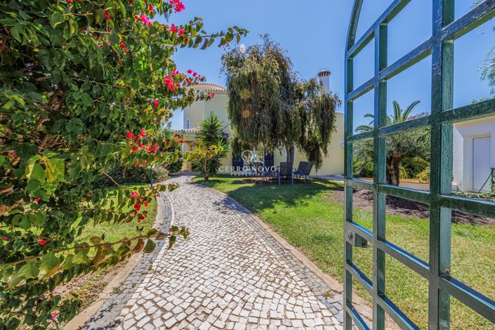 Image No.8-8 Bed Villa for sale