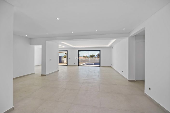 Image No.10-5 Bed Villa for sale