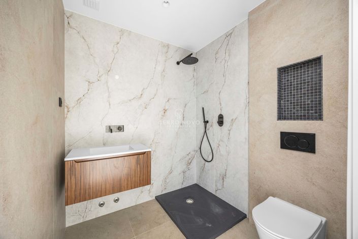 Image No.17-4 Bed Villa for sale