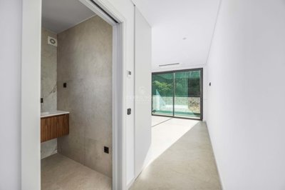 2419-338314-d4a7072701644bd18f6c9ffe77b802fa4