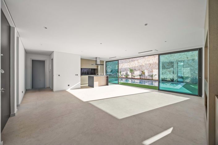 Image No.42-4 Bed Villa for sale