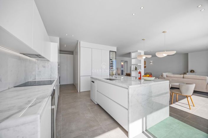 Image No.17-3 Bed Townhouse for sale