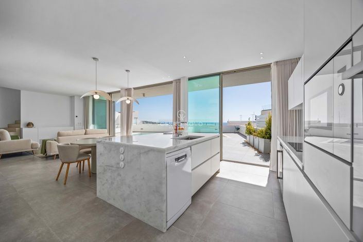 Image No.1-3 Bed Townhouse for sale