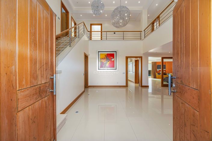 Image No.10-5 Bed Villa for sale