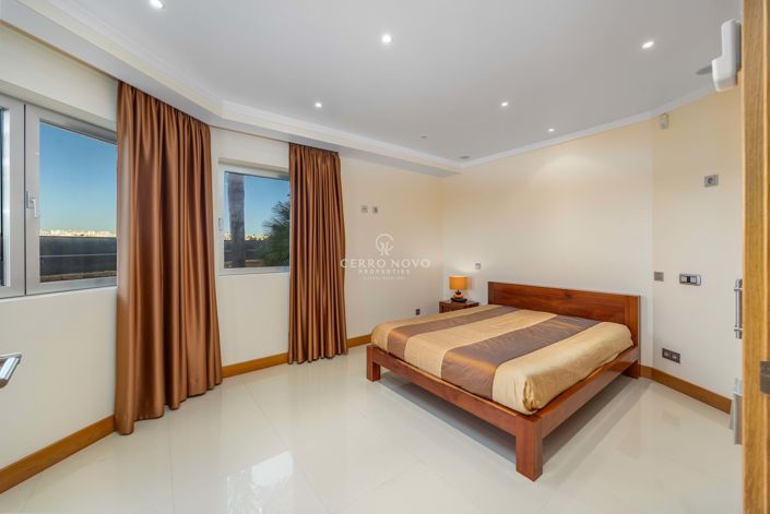 Image No.18-5 Bed Villa for sale