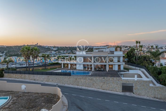 Image No.42-5 Bed Villa for sale