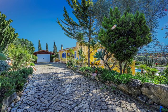 Image No.2-6 Bed Villa for sale