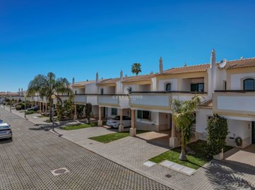 1 - Ferreiras, Townhouse